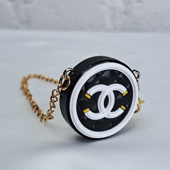 LUXURY INSPIRED BAG CHARM GOLD-TONE HARDWARE - Picture 2 of 10